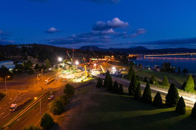 Cranes lift the final span on the Bridge of Remembrance into place at the Hobart Cenotaph. Picture: CRAIG GARTH