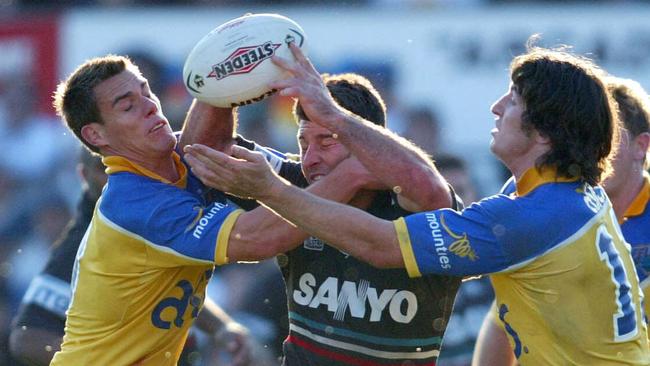 ## HAVE YOU /CHECKED COPYRIGHT /CLEARANCE ?? 07 Sept 2003 - Penrith Panthers vs Parramatta Eels @ Penrith Stadium. Craig Gower (C) is tackled by John Morris (L) and Nathan Hindmarsh. PicGregg/Porteous. sport rugby league nrl action