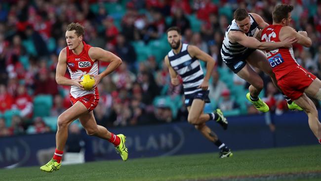 Sydney's Jordan Dawson breaks away against the Cats at the SCG. Picture. Phil Hillyard