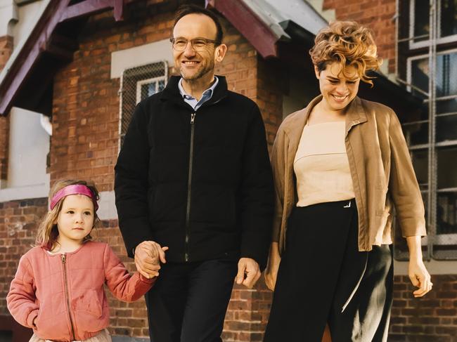 MELBOURNE, AUSTRALIA - MAY 21: Adam Bandt, Greens Federal Member for Melbourne along with his wife Claudia Bandt and daughter Wren Bandt on May 21, 2022 in Melbourne, Australia. Australians head to the polls today to elect the 47th Parliament of Australia, with a tight battle between incumbent Prime Minister Scott Morrison of the Coalition party and Labor Leader, Anthony Albanese. The Coalition party has led government since 2013. (Photo by Naomi Rahim/Getty Images)