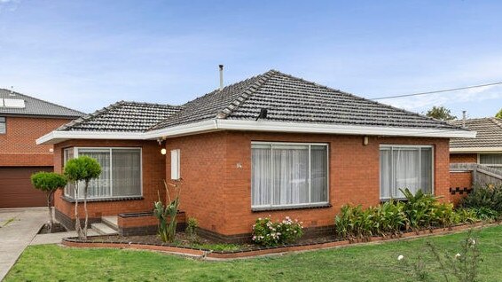 36 Bordeaux St, Avondale Heights was passed in under the hammer.