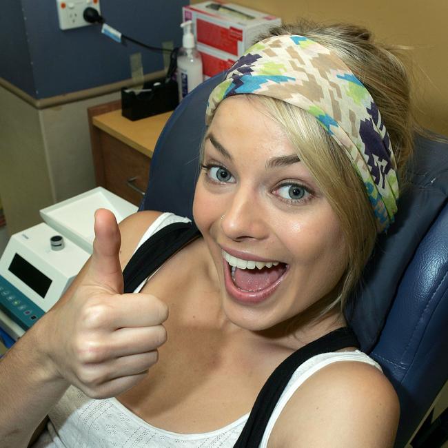 Neighbours actor Margot Robbie giving blood at the Australian Red Cross Blood Service.
