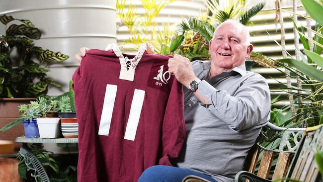 Len Dittmar poses with his Queensland rugby league jumper. (AAP Image/Claudia Baxter)