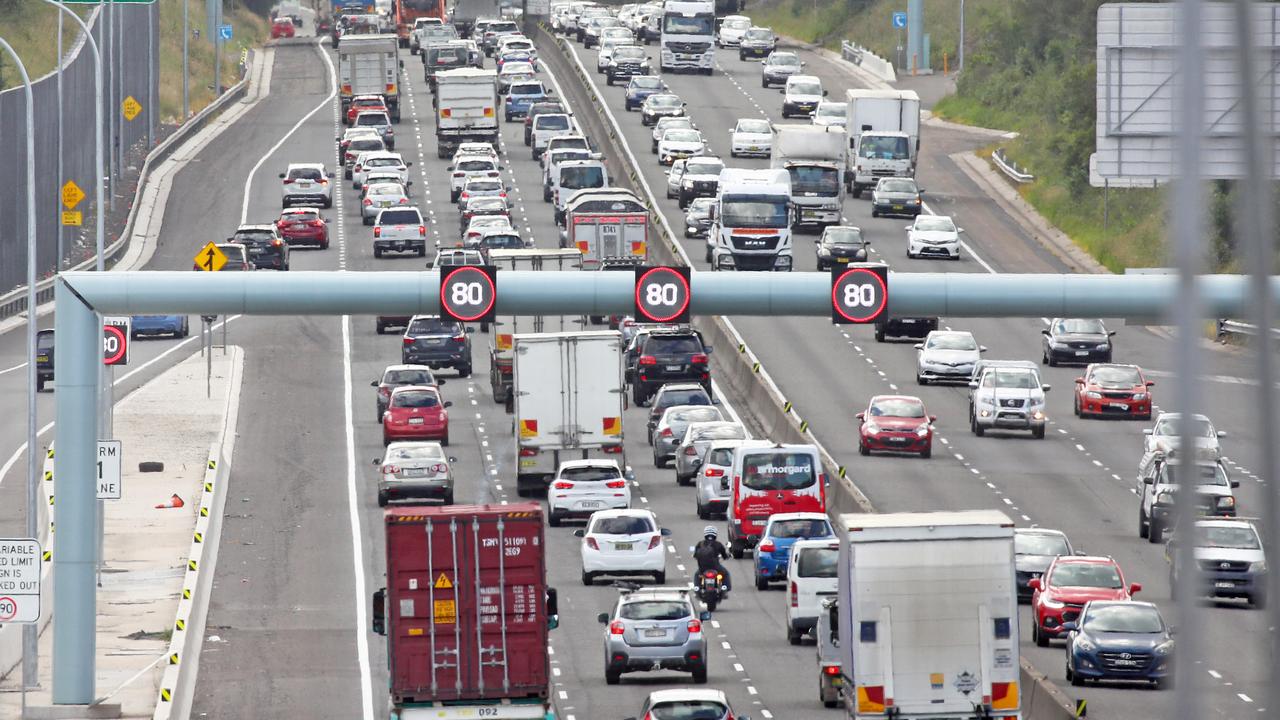 Sydneysiders head out on the M4 at Wentworthville to get away for the Easter long weekend. Picture: Toby Zerna