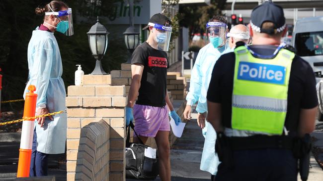 The Holiday Inn at Tullamarine Airport which is being used as a COVID quarantine hotel, is being closed down and evacuated. Picture: NCA NewsWire/ David Crosling