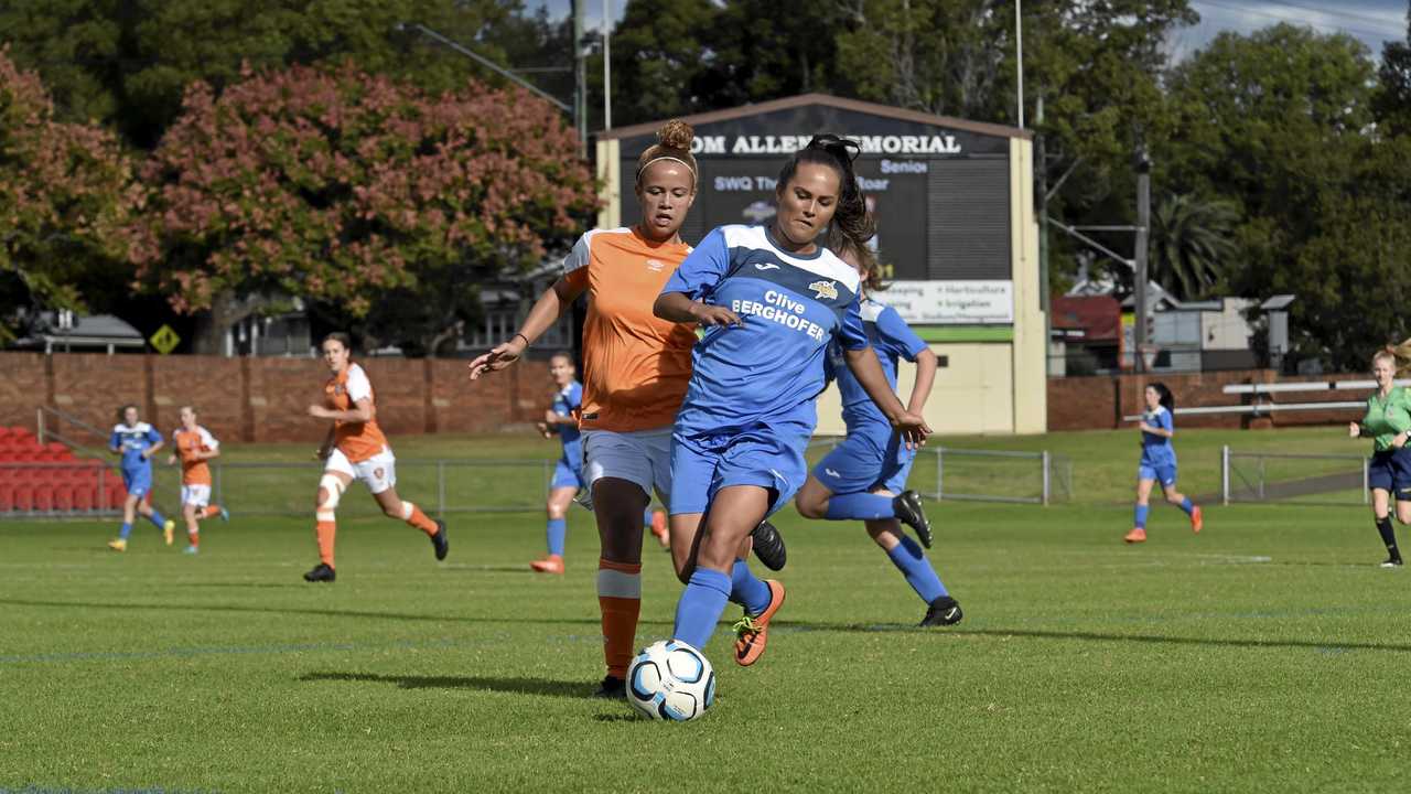 IN CONTROL: South West Queensland Thunder&#39;s Zoe Brown eases past her Brisbane Roar opponent during their match at Clive Berghofer Stadium. Picture: Bev Lacey