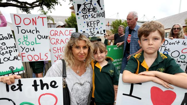 Carla Proietti with her children Solene Krause, 6 and Nicholas Krause, 7 and other protesters this morning outside the school. Picture: Steve Pohlner