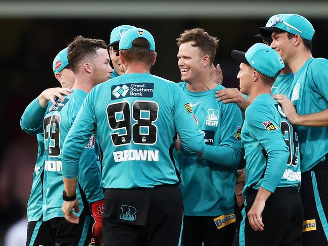 SYDNEY, AUSTRALIA - FEBRUARY 02: Matt Kuhnemann of the Heat celebrates with team mates after taking the wicket of Josh Philippe of the Sixers during the Men's Big Bash League match between the Sydney Sixers and the Brisbane Heat at Sydney Cricket Ground, on February 02, 2023, in Sydney, Australia. (Photo by Matt King/Getty Images)