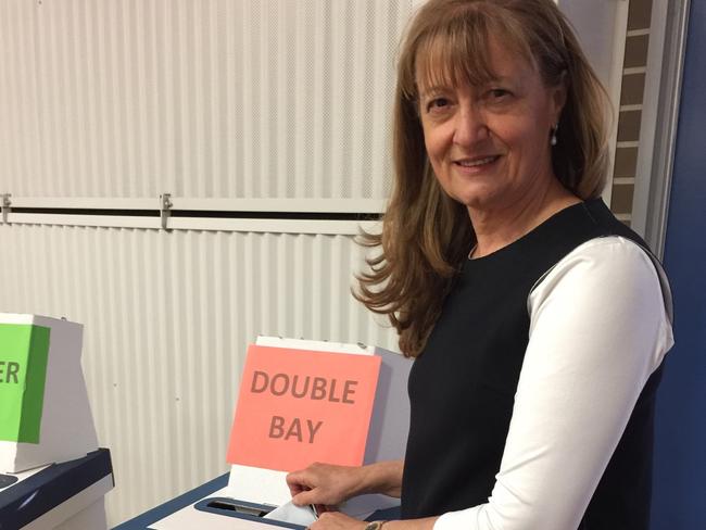 Woollahra Mayor Toni Zeltzer casting her ballot at Double Bay Public School