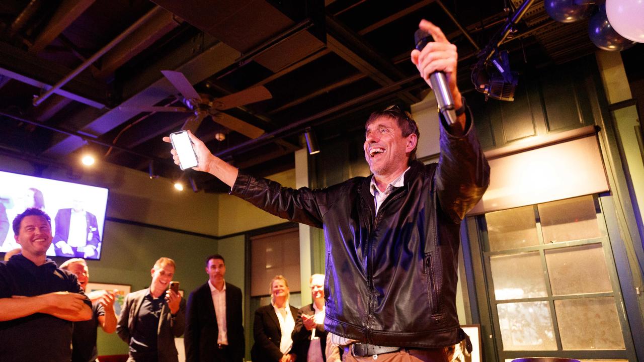 Newshound Tabakoff signs off … in full voice