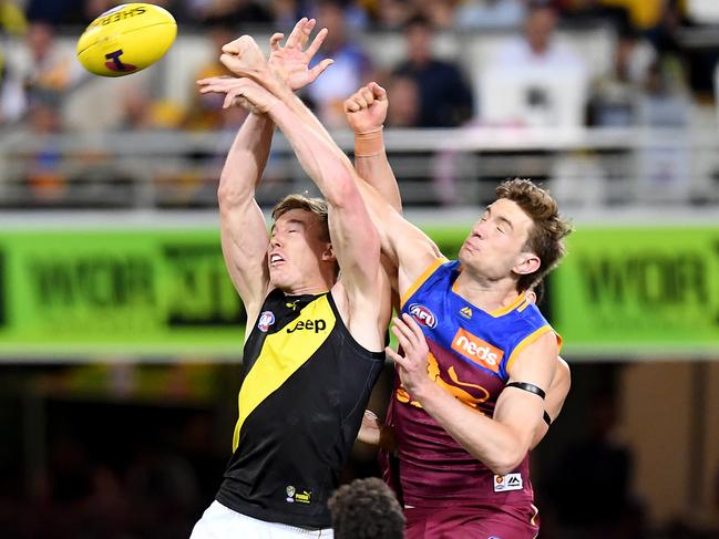 BRISBANE, AUSTRALIA - SEPTEMBER 07: Tom Lynch of the Tigers and Harris Andrews of the Lions challenge for the ball during the AFL 2nd Qualifying Final match between the Brisbane Lions and the Richmond Tigers at The Gabba on September 07, 2019 in Brisbane, Australia. (Photo by Bradley Kanaris/Getty Images)