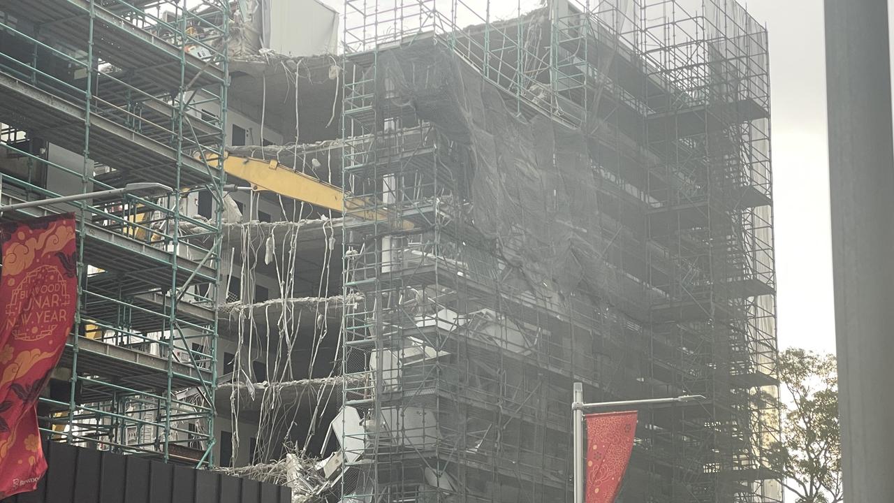 Mass evacuation after building collapses