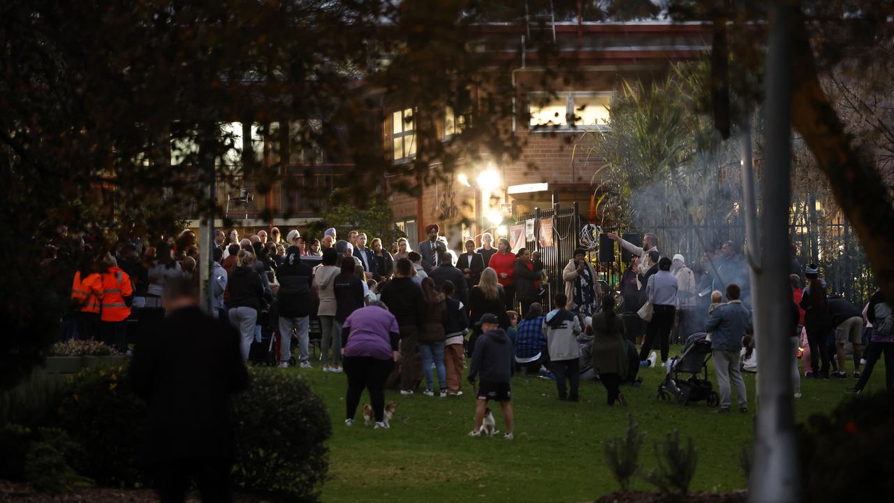 Community gathers to mourn children killed in Lalor Park fire