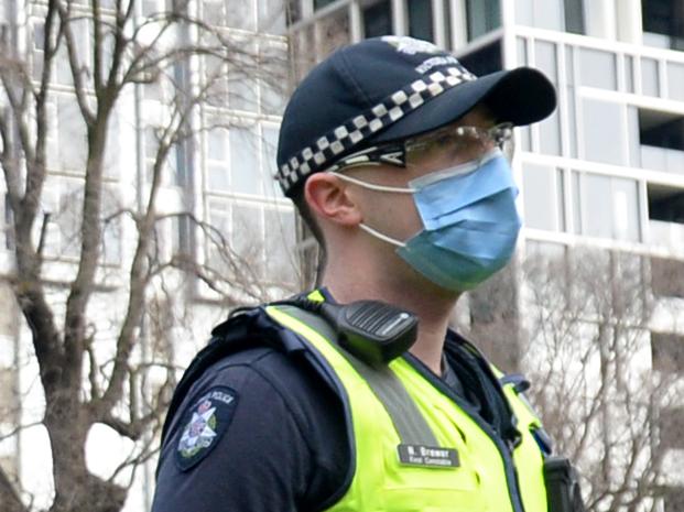 MELBOURNE, AUSTRALIA - NewsWire Photos AUGUST 5: Police and ADF personnel patrol the Treasury Gardens in Melbourne. Picture: NCA NewsWire / Andrew Henshaw