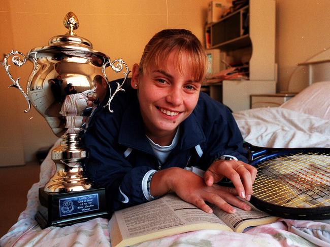 By the age of 15, Dokic was already a champion player, winning the 1998 US Open Girls title and the French Open doubles title with fellow future World No. 1 and grand slam winner Kim Clijsters. She ended the year ranked as the world’s No. 1 girls singles player and No. 7 in doubles.