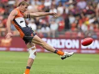 Lachlan Keeffe of the Giants kicks a goal during the Round 1 AFL match between the GWS Giants and Essendon Bombers at the Sydney Showgrounds Stadium, Sunday, March 24, 2019. (AAP Image/Craig Golding) NO ARCHIVING, EDITORIAL USE ONLY. Picture: CRAIG GOLDING