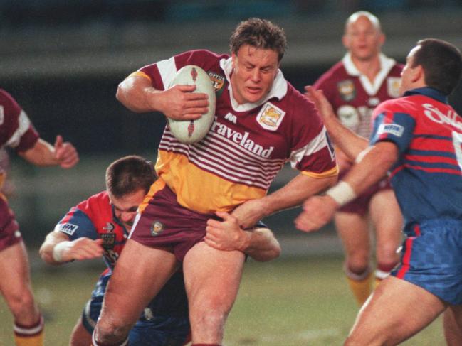 Glenn Lazarus playing for the Broncos in 1996.