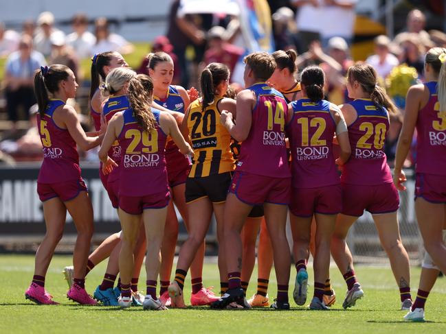 Players scuffle after the siren at Ikon Park. Picture: Robert Cianflone/Getty Images.