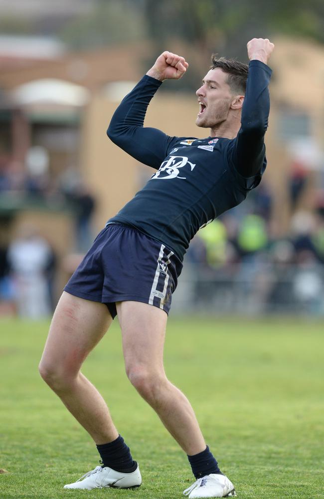 Brody Connelly slots a last quarter goal for Berwick in the 2018 grand final. Picture:AAP/ Chris Eastman