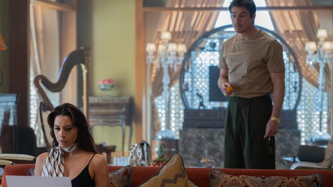 Josh Hartnett and Aubrey Plaza in a scene from the Guy Ritchie spy thriller Operation Fortune: Ruse de Guerre.