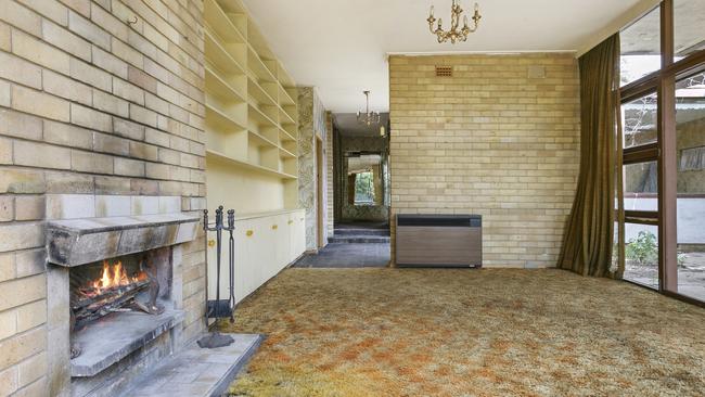 Real Estate: 32 Albert St, Cabramatta - Home of former Prime Minister Gough  Whitlam