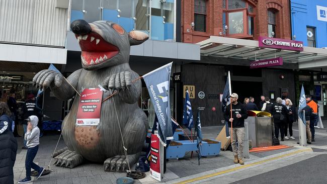 Qantas workers strike in Hobart, October 25, 2024. Picture: Nikki Davis Jones