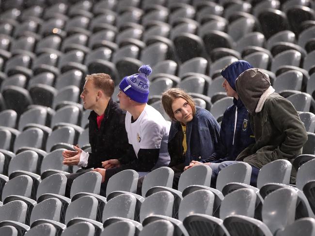 Mariners fans show their support. (Photo: Mark Kolbe/Getty Images)