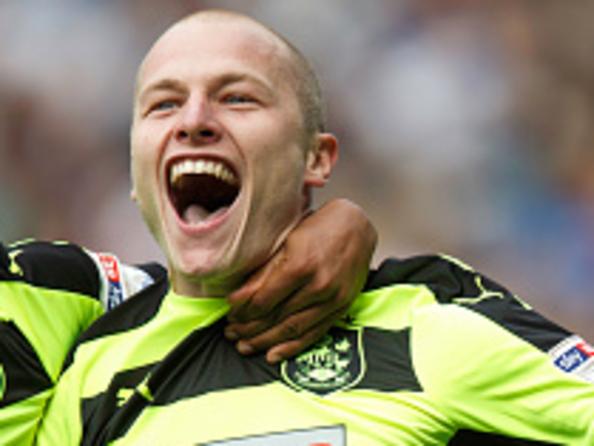 LEEDS, ENGLAND - SEPTEMBER 10: Aaron Mooy of Huddersfield Town celebrates with Elias Kachunga of Huddersfield Town after scoring to make it 0-1 during the Sky Bet Championship match between Leeds United and Huddersfield Town at Elland Road on September 10, 2016 in Leeds, England. (Photo by Robbie Jay Barratt - AMA/Getty Images)