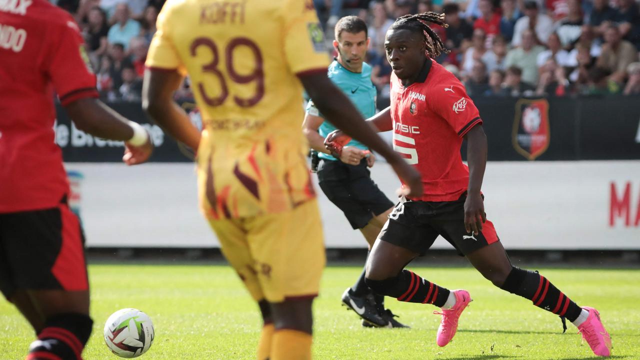 Rennes' Belgian forward #10 Jeremy Doku (R) in action last week.