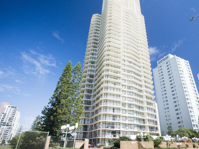 Alarm raised after man spotted scaling Coast high-rise