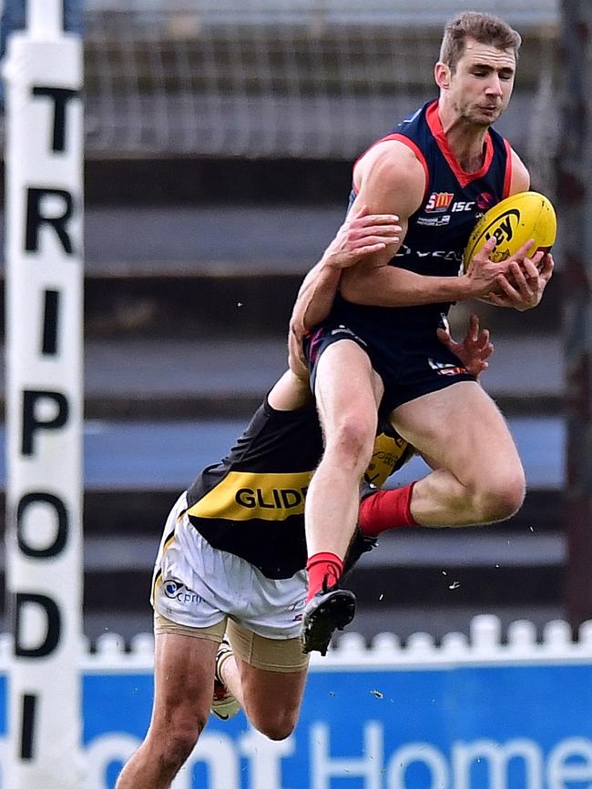 Ed Smart on the lead for the SANFL Redlegs.