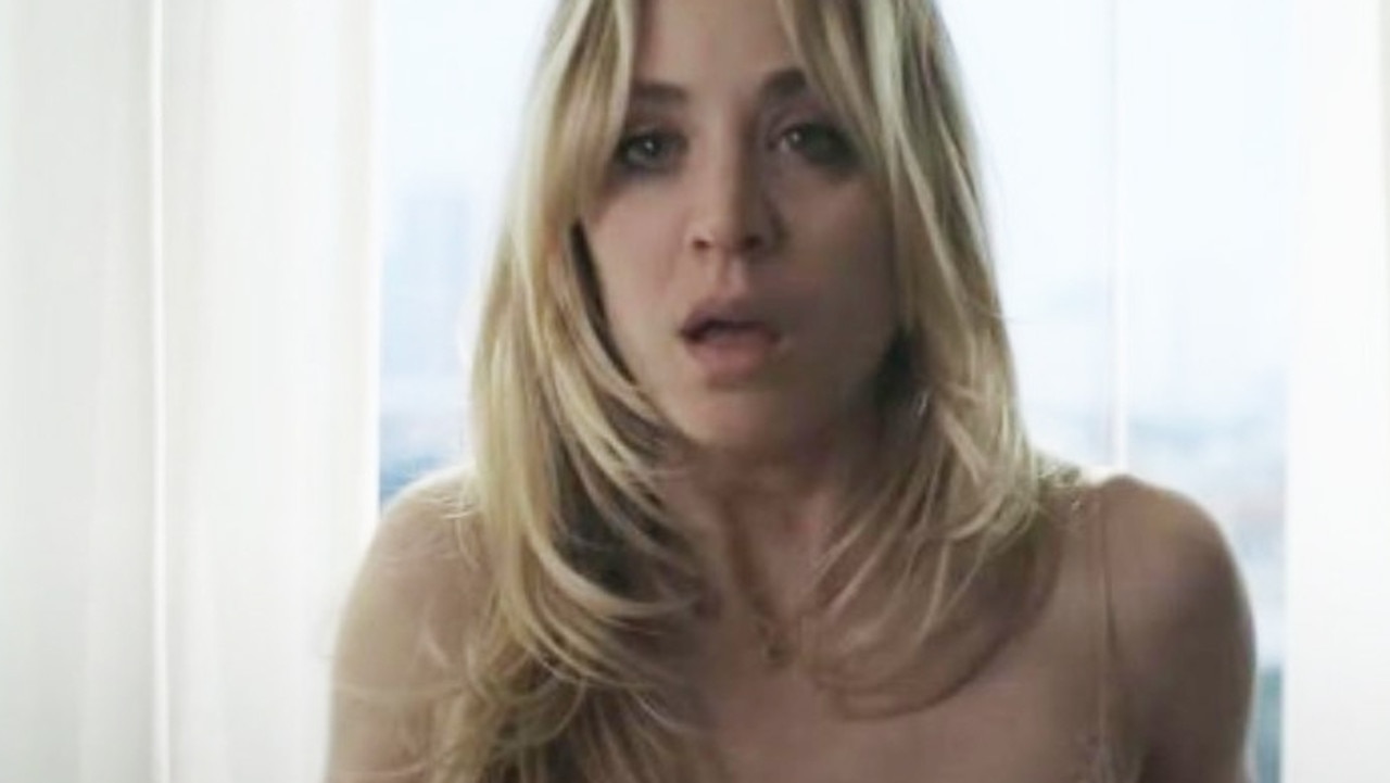 sex scene,Kaley Cuoco,Johnny Galecki,Michiel Huisman,o’clock,Flight Attenda...