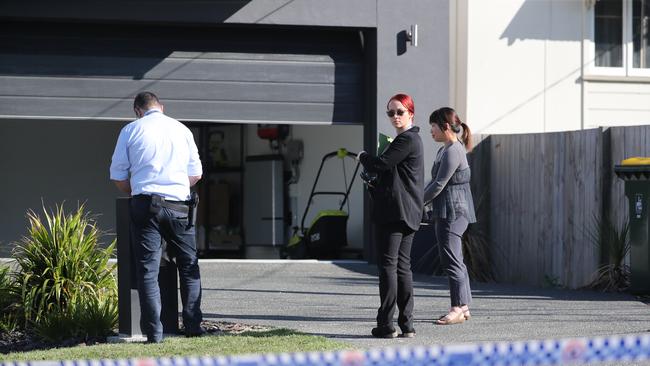 Police talk to residents following a police shooting at Mt Gravatt East. Picture: Peter Wallis