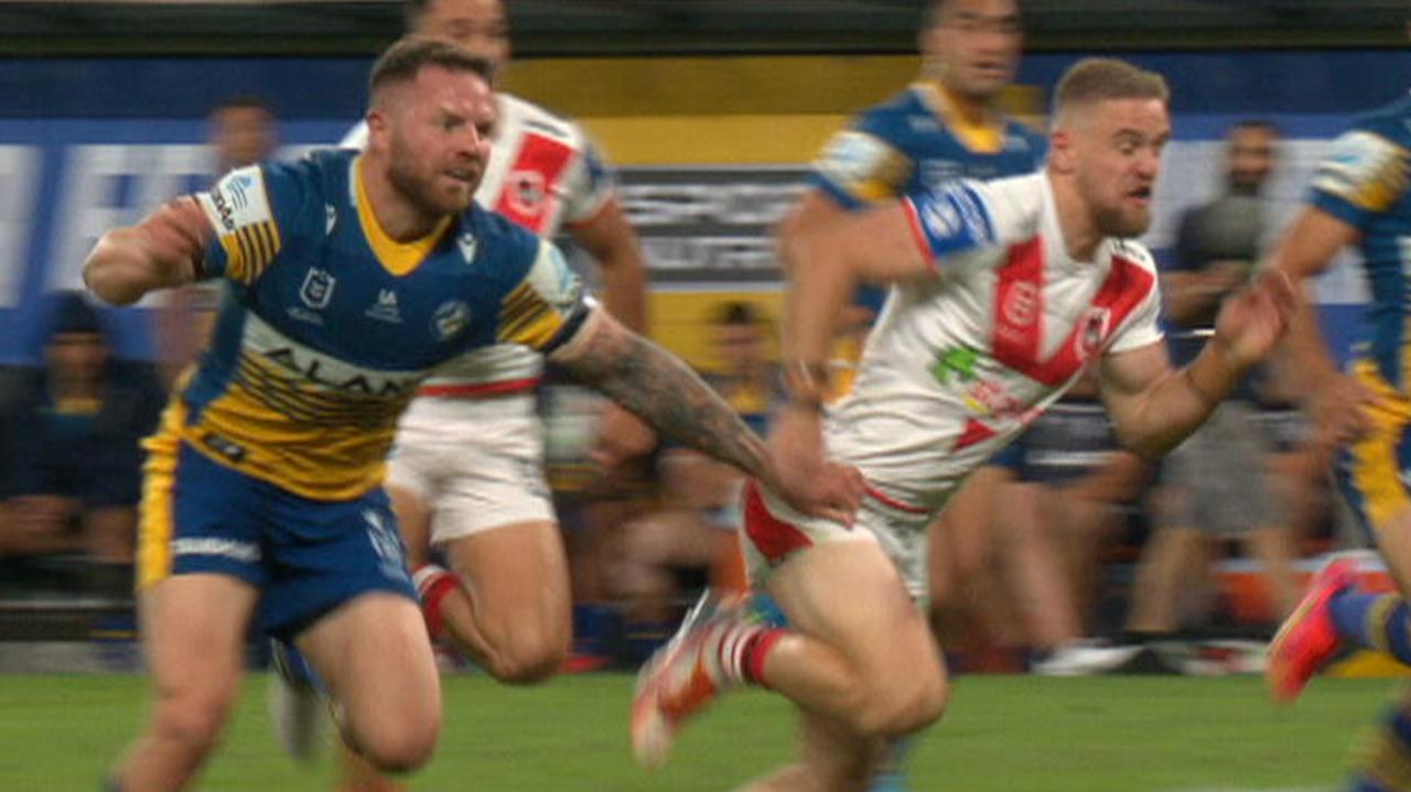 Matt Dufty was impeded to gift the Dragons a penalty try.