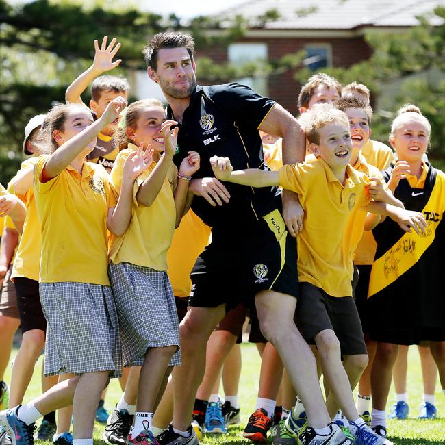 Former Richmond captain Chris Newman has a bit of fun with students from Warrnambool Primary school. Picture: Colleen Petch.