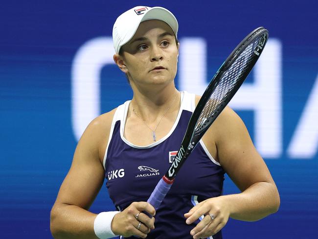 NEW YORK, NEW YORK - SEPTEMBER 04: Ashleigh Barty of Australia warms up before her Womenâs Singles third round match against Shelby Rogers of the United States on Day Six of the 2021 US Open at the USTA Billie Jean King National Tennis Center on September 04, 2021 in the Flushing neighborhood of the Queens borough of New York City. (Photo by Elsa/Getty Images)