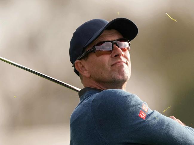 LA JOLLA, CALIFORNIA - FEBRUARY 14: Adam Scott of Australia plays his shot on the 18th hole during the second round of The Genesis Invitational 2025 at Torrey Pines Golf Course on February 14, 2025 in La Jolla, California.   Michael Owens/Getty Images/AFP (Photo by Michael Owens / GETTY IMAGES NORTH AMERICA / Getty Images via AFP)