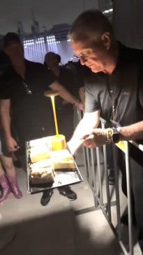 Papa Swift's extraordinary act of kindness at Taylor's Sydney show