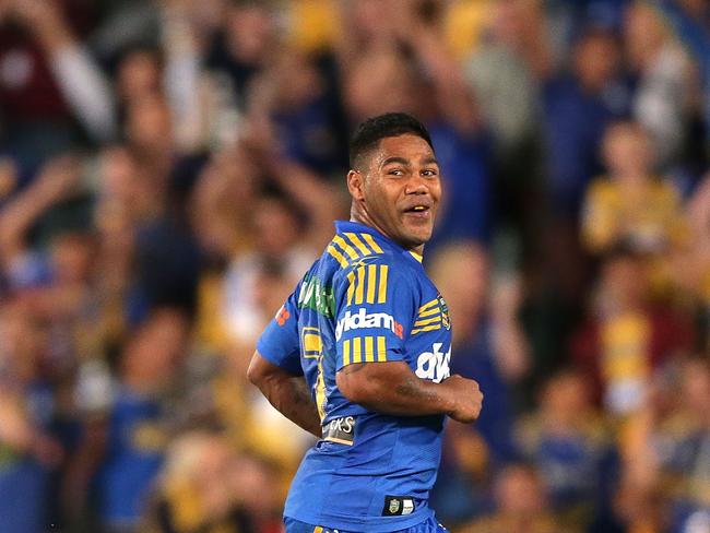 SYDNEY, AUSTRALIA - MARCH 27: Chris Sandow of the Eels celebrates victory in the round four NRL match between the Parramatta Eels and the South Sydney Rabbitohs at Pirtek Stadium on March 27, 2015 in Sydney, Australia. (Photo by Mark Metcalfe/Getty Images)