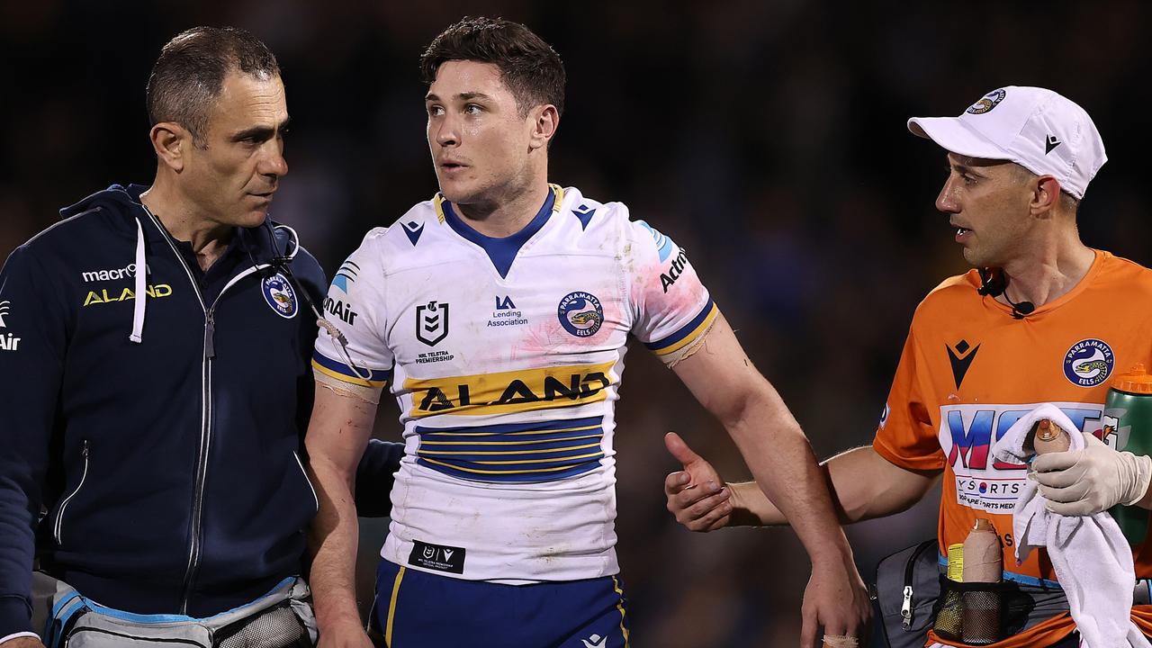 PENRITH, AUSTRALIA - SEPTEMBER 09: Mitchell Moses of the Eels is attended to by trainers after a tackle during the NRL Qualifying Final match between the Penrith Panthers and the Parramatta Eels at BlueBet Stadium on September 09, 2022 in Penrith, Australia. (Photo by Mark Kolbe/Getty Images)