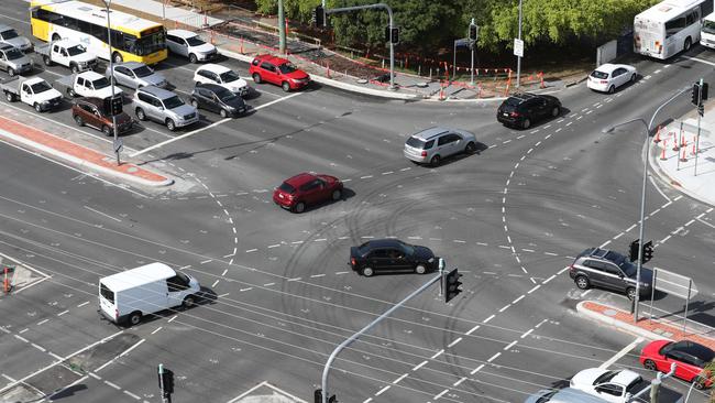 Bundall Road’s traffic lights will be synchronised by year’s end. Picture by Scott Fletcher