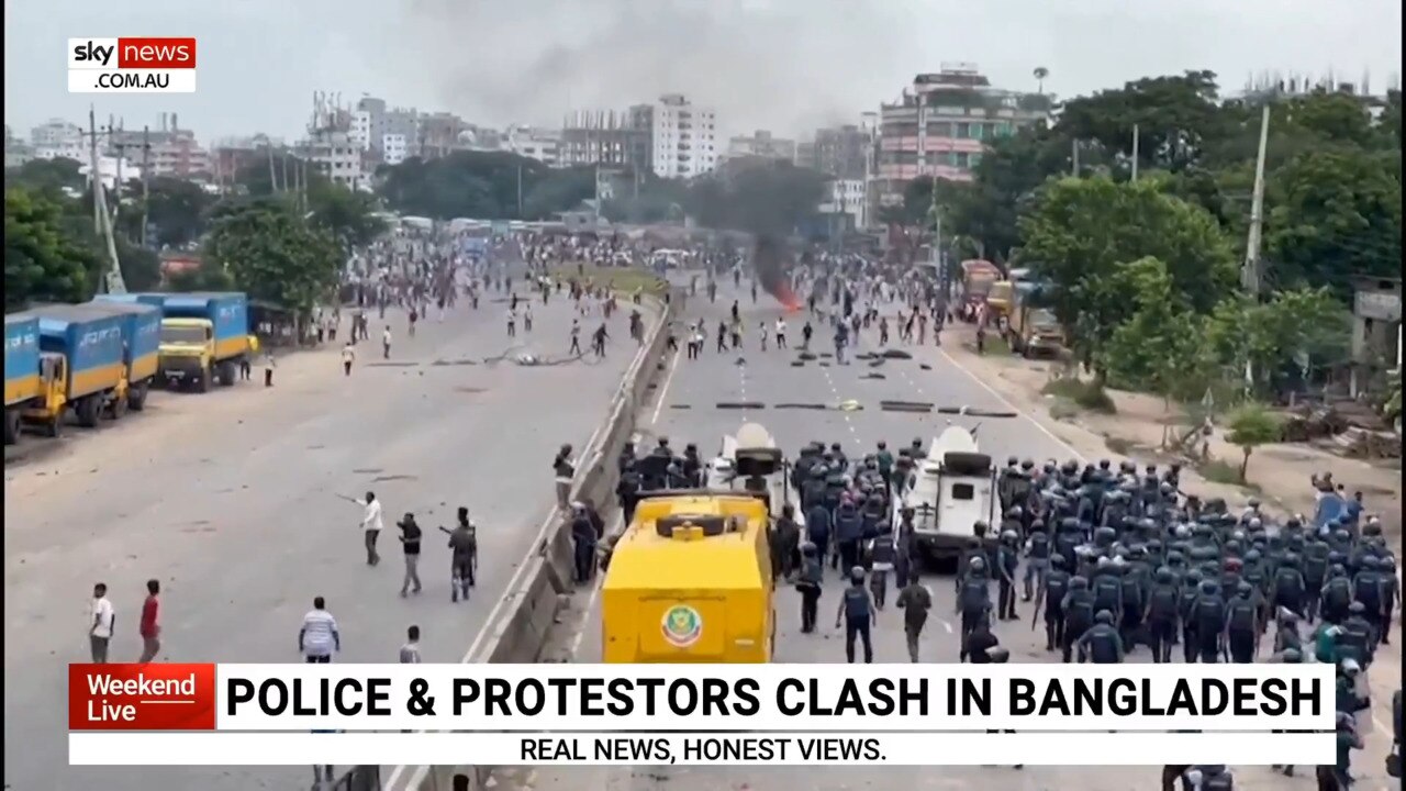 Protesters And Police Clash In Bangladesh | Gold Coast Bulletin