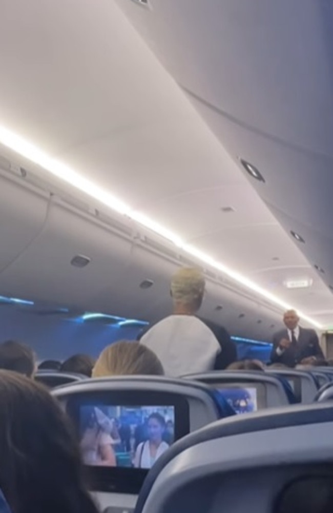 Gospel singer Bobbi Storm almost kicked off plane for singing after flight  attendant asked her to stop