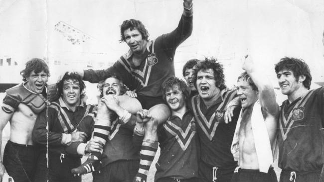 Graeme Langlands is chaired off the field after a Test match.