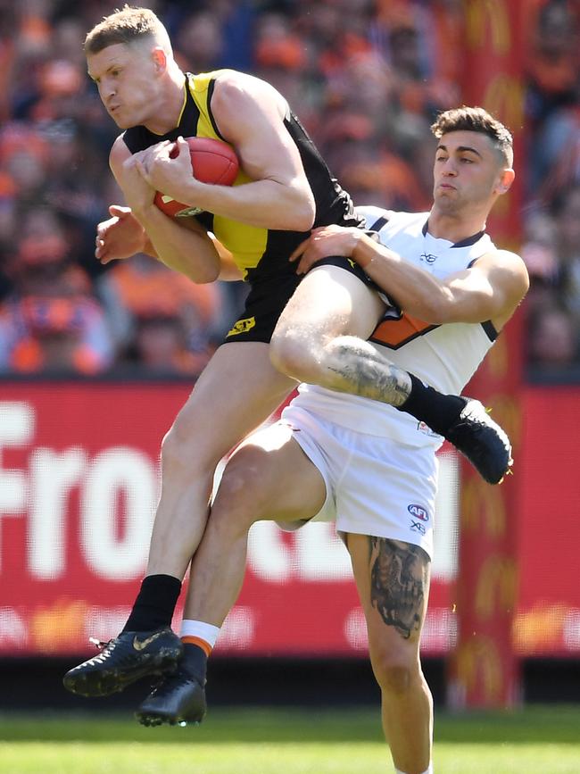 Josh Caddy of the Tigers marks in front of Tim Taranto of the Giants. Picture: Quinn Rooney/Getty Images.