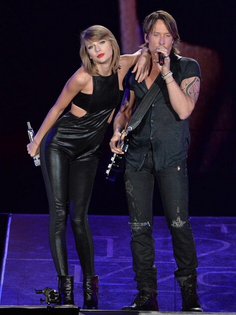 Taylor Swift on stage with Urban. Picture: Twitter