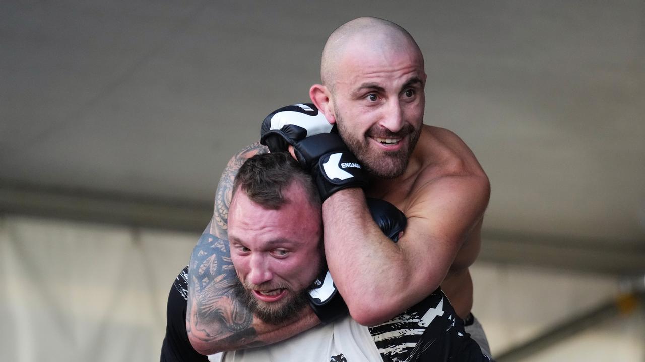 Alexander Volkanovski holds an open training session for fans and media during the UFC 284 Open Workouts. (Photo by Chris Unger/Zuffa LLC)