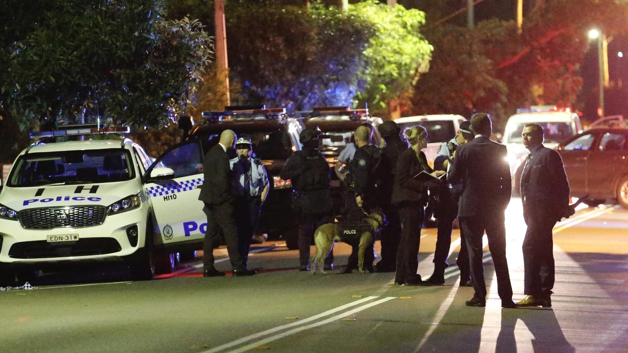 Toongabbie stabbing: Police search for killer after man found dead ...