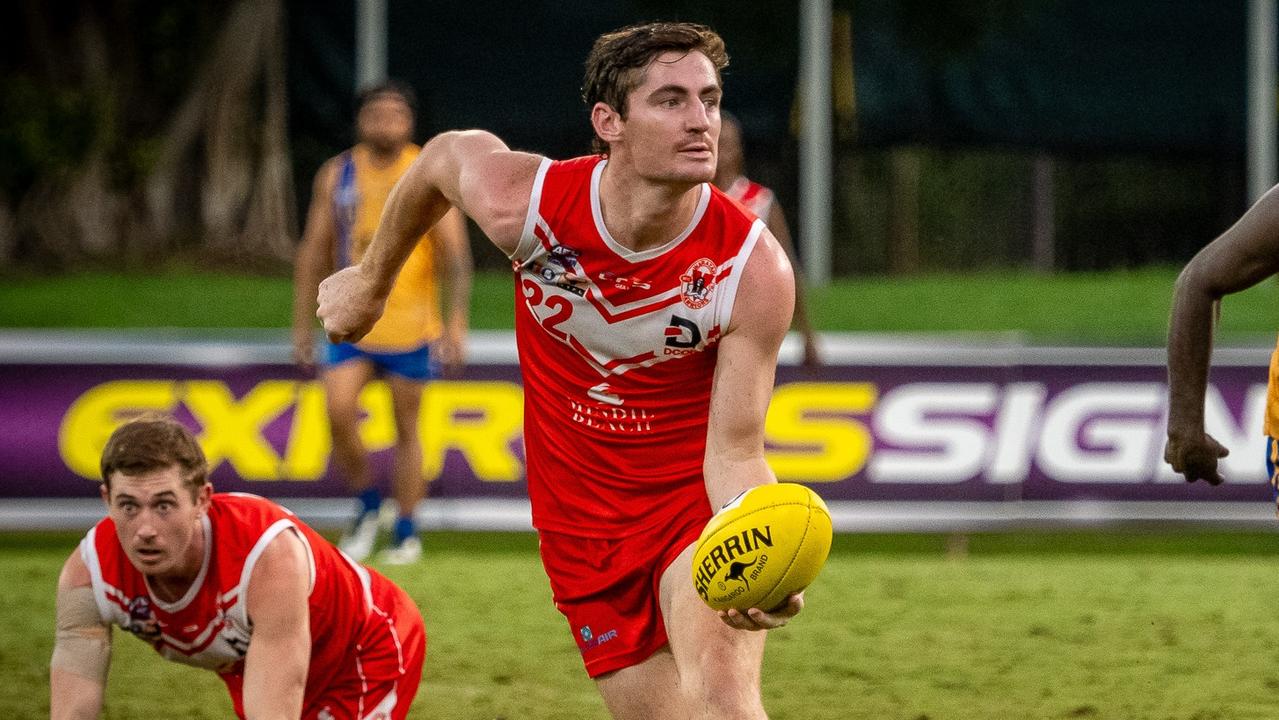 Scott Carlin playing for Waratah in the 2024-25 NTFL season. Picture: David Bradley / AFLNT Media