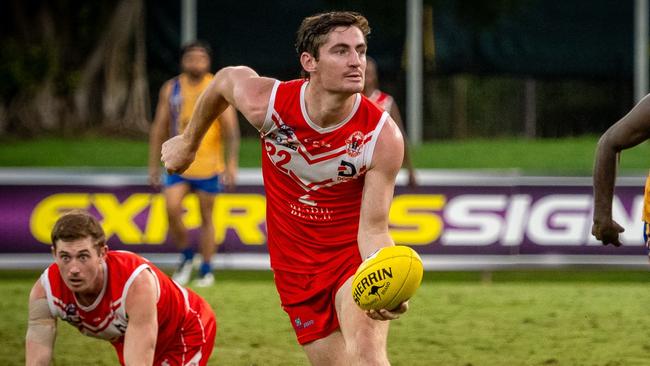 Scott Carlin playing for Waratah in the 2024-25 NTFL season. Picture: David Bradley / AFLNT Media